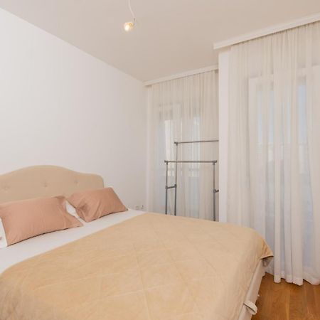 Lux City Apartment With Parking Podgoriţa Exterior foto