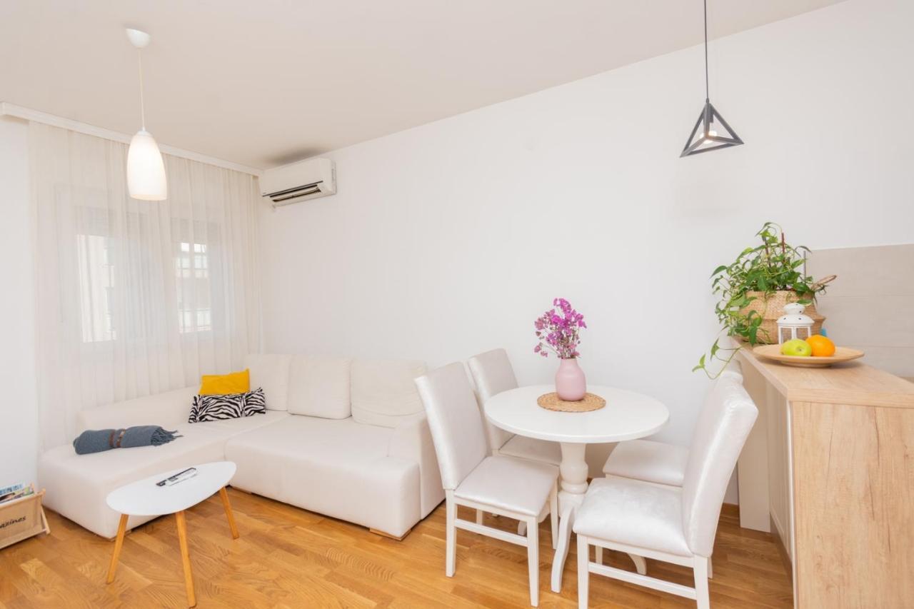 Lux City Apartment With Parking Podgoriţa Exterior foto