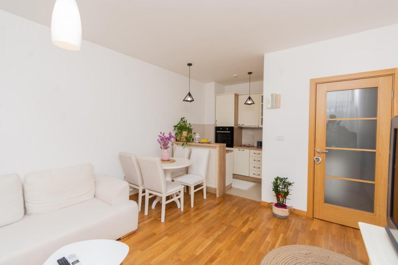 Lux City Apartment With Parking Podgoriţa Exterior foto