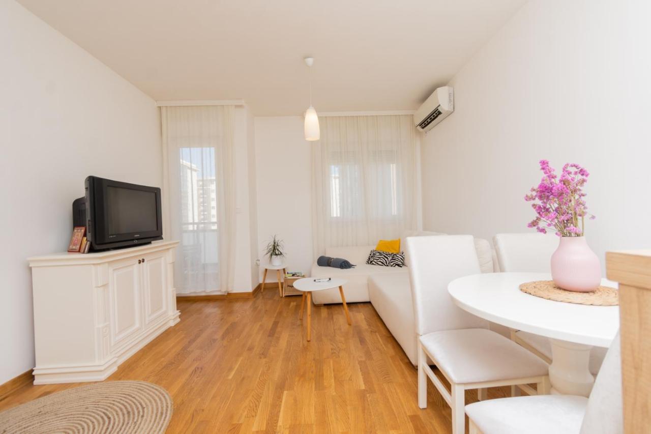 Lux City Apartment With Parking Podgoriţa Exterior foto