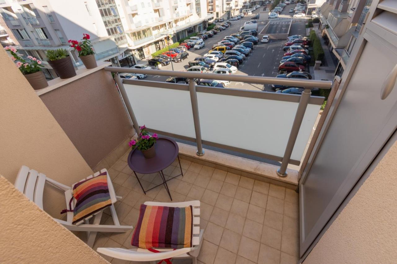 Lux City Apartment With Parking Podgoriţa Exterior foto