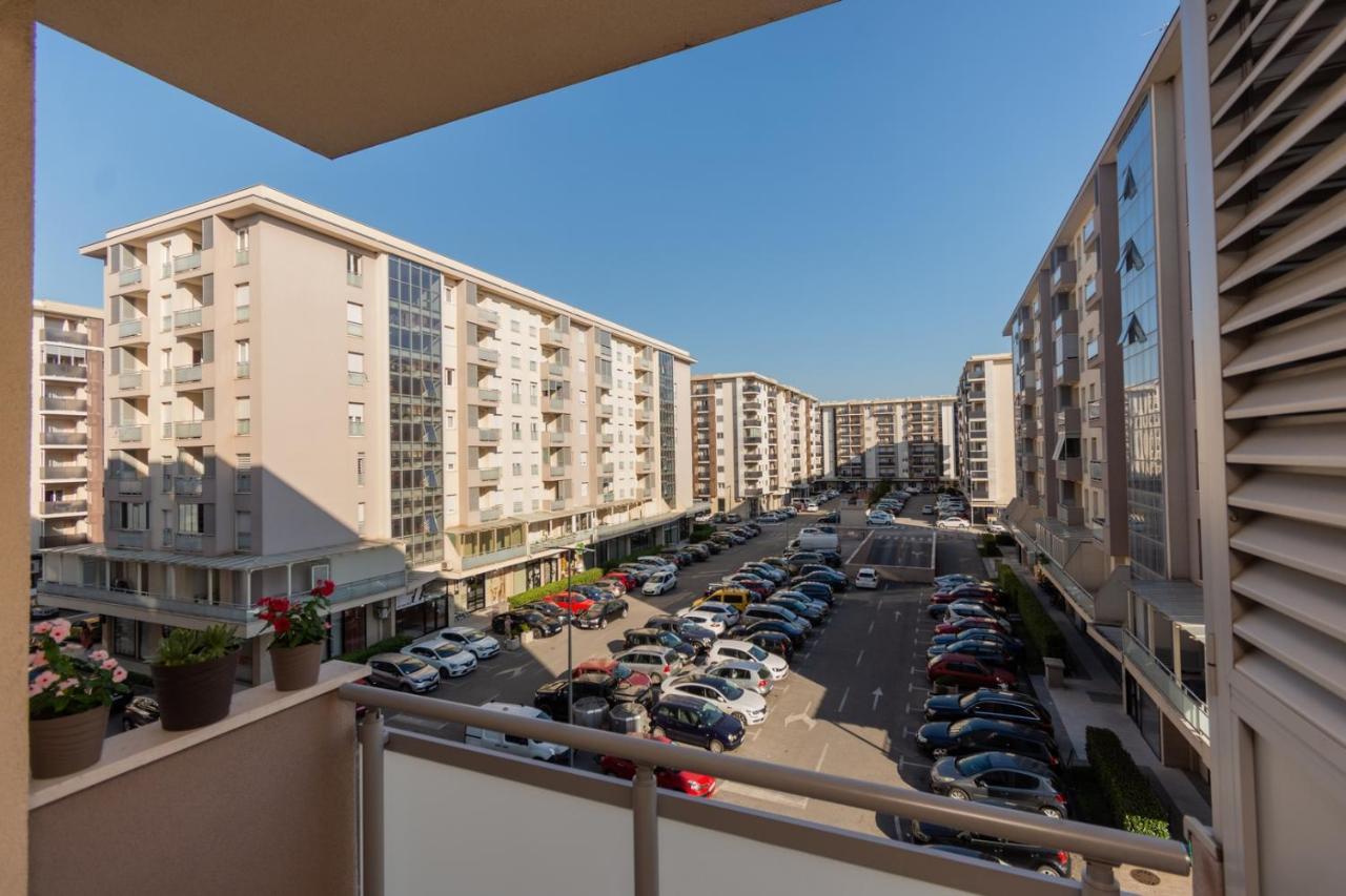 Lux City Apartment With Parking Podgoriţa Exterior foto